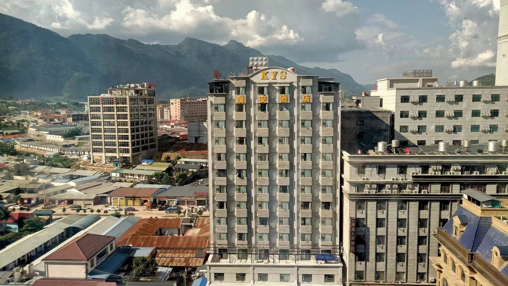 游戏展示 NEON REALM